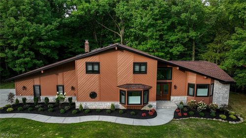 6567 Queens Way, Brecksville, OH, 44141-2768 | Card Image