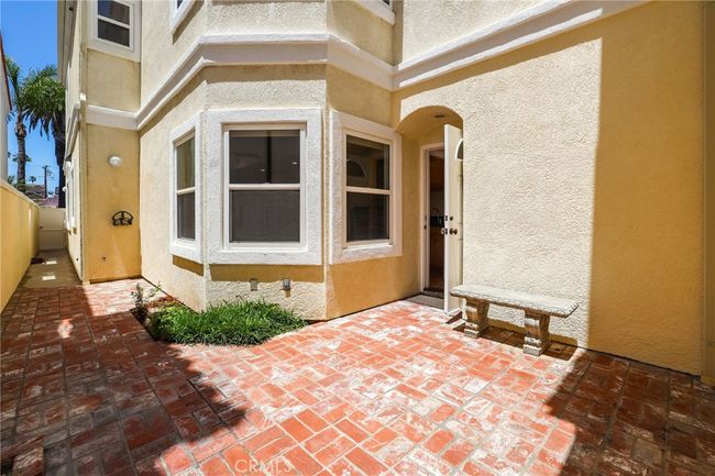 326 6 Th St, House other with 4 bedrooms, 5 bathrooms and 2 parking in Huntington Beach CA | Image 6