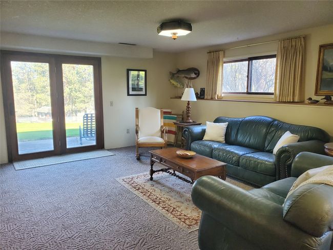 Lower Level Den | Image 31