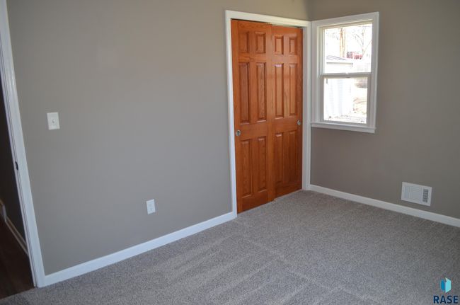 912 S Cloudas Ave, House other with 5 bedrooms, 2 bathrooms and null parking in Sioux Falls SD | Image 9