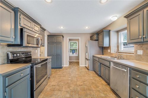 1601 Nw Nicholas Dr, Grain Valley, MO, 64029-9627 | Card Image