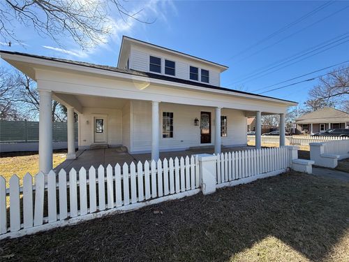 202 Throckmorton St, Weatherford, TX, 76086-3332 | Card Image