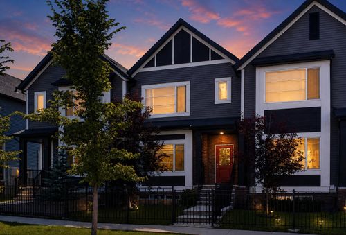 1079 Lanark Blvd Se, Townhouse with 3 bedrooms, 4 bathrooms and 3 parking in Airdrie AB | Card Image
