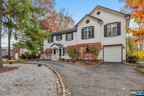 205 Davis Ave, Hackensack, NJ, 07601-1619 | Card Image