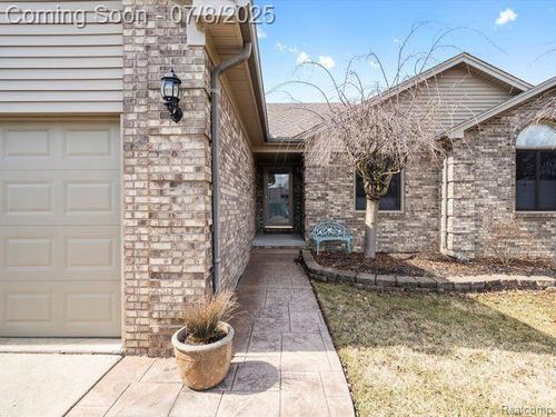 46823 Putnam Ct, Chesterfield, MI, 48047-6207 | Card Image