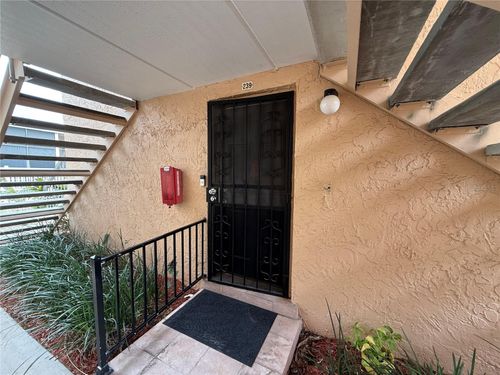 unit-239-4715 Joseph Ct, TAMPA, FL, 33614-7246 | Card Image