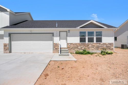 3237 Raynard Ln, Idaho Falls, ID, 83401-3091 | Card Image