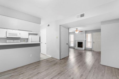 apt-226-2100 Wilcrest Dr, Houston, TX, 77042-2651 | Card Image