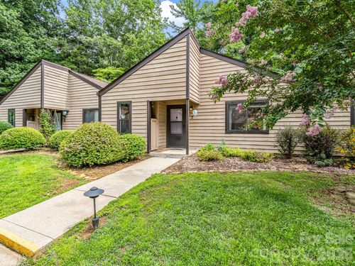 7 Woodlands Dr, Black Mountain, NC, 28711-2533 | Card Image