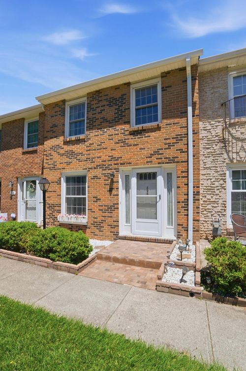 x4-596 Pamlico St, Columbus, OH, 43228-2510 | Card Image