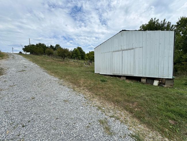 2076 Bald Hill Rd, Home with 5 bedrooms, 1 bathrooms and null parking in Hillsboro KY | Image 4