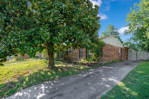 381 Chamberlain Dr, Lexington, KY, 40517-1601 | Card Image