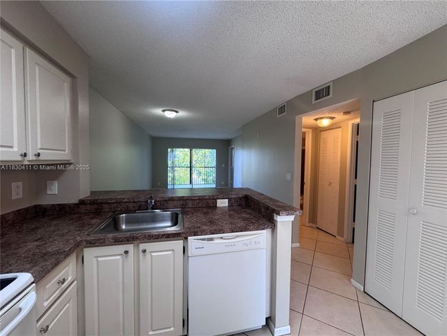 APT-407 - 2228 N Cypress Bend Dr, Condo with 2 bedrooms, 2 bathrooms and null parking in Pompano Beach FL | Image 9