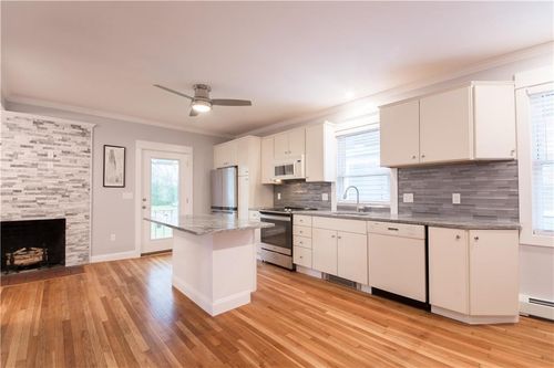 2-72 Thames St, Bristol, RI, 02809-1816 | Card Image