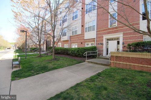 274-2791 Centerboro Dr, VIENNA, VA, 22181-4818 | Card Image