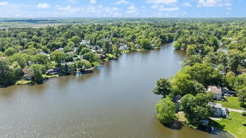 320 Pillings Pond Rd, Lynnfield, MA, 01940-1345 | Card Image