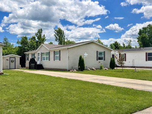 29311 Hidden River Dr, Gibraltar, MI, 48173-1248 | Card Image