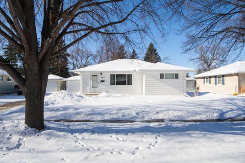 2007 6th St S, Moorhead, MN, 56560-4150 | Card Image