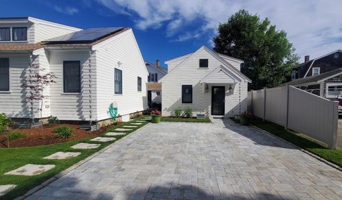 102 Grand Ave, Falmouth, MA, 02540-3723 | Card Image