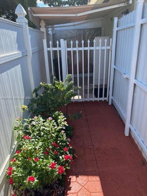 0-640 E 30th St, Hialeah, FL, 33013-3329 | Card Image