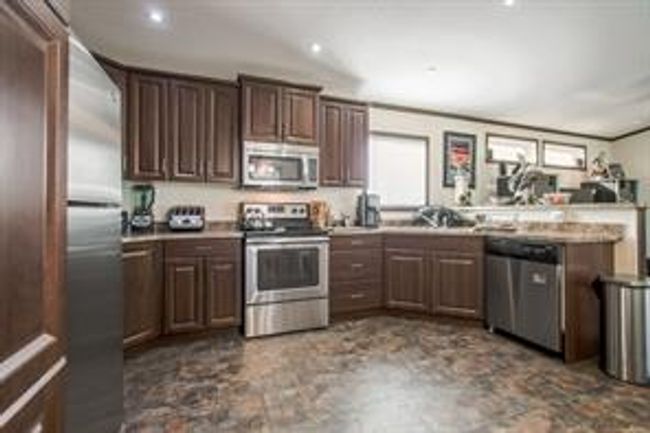 2300 13 St N, Home with 3 bedrooms, 2 bathrooms and 2 parking in Lethbridge AB | Image 5