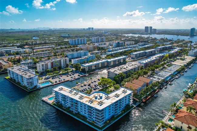 APT-200 - 4000 Ne 170 Th St, Condo with 2 bedrooms, 2 bathrooms and null parking in North Miami Beach FL | Image 21