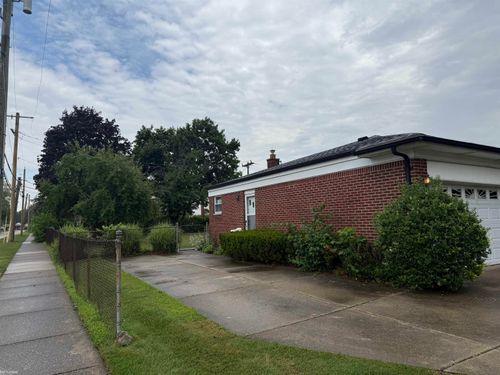 12817 Plumbrook Rd, Sterling Heights, MI, 48312-1645 | Card Image