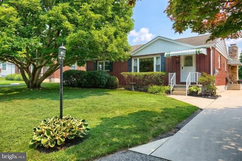 2135 Pleasant View Dr, York, PA, 17406-1524 | Card Image