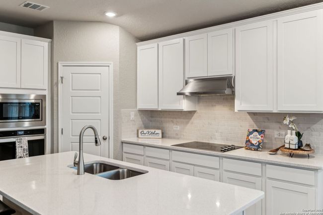 320 Shelton Pass, House other with 4 bedrooms, 3 bathrooms and null parking in Cibolo TX | Image 4