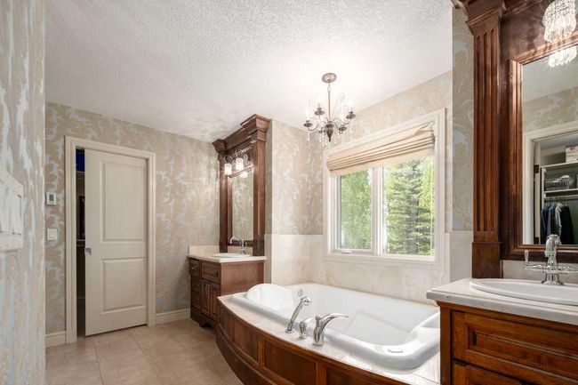 10 Spring Valley Pl Sw, House other with 5 bedrooms, 5 bathrooms and 6 parking in Calgary AB | Image 34
