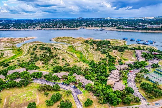171 Comanche Pt, Townhouse with 3 bedrooms, 3 bathrooms and 2 parking in Point Venture TX | Image 6