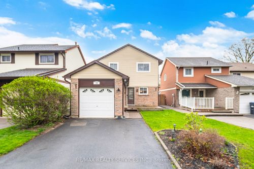 19 Dalzell Ave, Brampton, ON, L6Z1H1 | Card Image