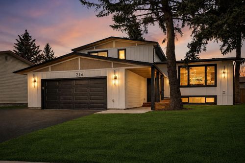 216 Oakridge Pl Sw, Calgary, AB, T2V1V2 | Card Image