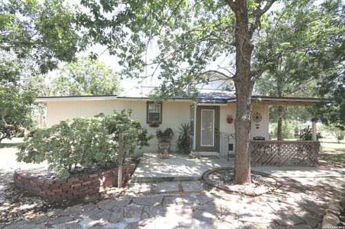 1657 County Road 124, Floresville, TX, 78114-6628 | Card Image