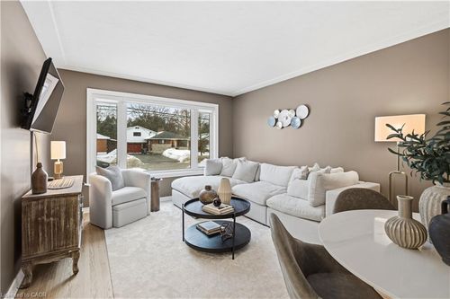 154 Waverley Dr, Guelph, ON, N1E1H2 | Card Image