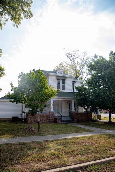 209 N Havanah Street, House other with 3 bedrooms, 2 bathrooms and null parking in Butler MO | Image 2