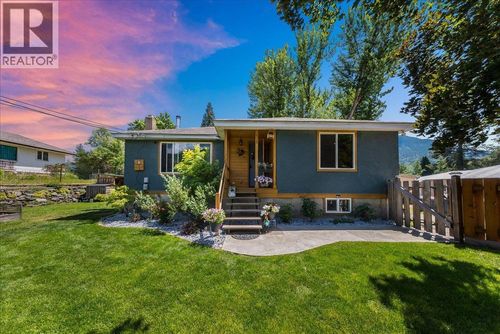 526 12th Ave, Genelle, BC, V0G1G0 | Card Image