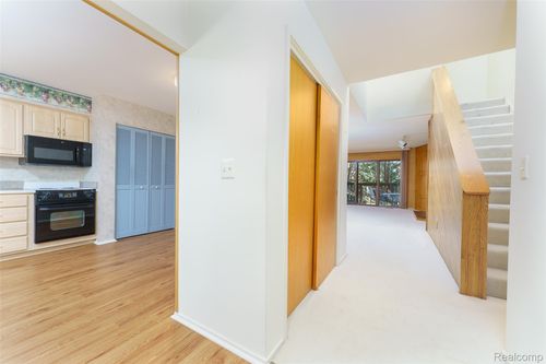 2155 Pauline Ct, Ann Arbor, MI, 48103-5100 | Card Image