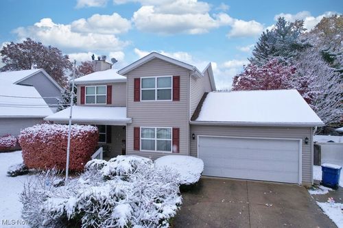 229 Shiawassee Ave, Fairlawn, OH, 44333-3735 | Card Image