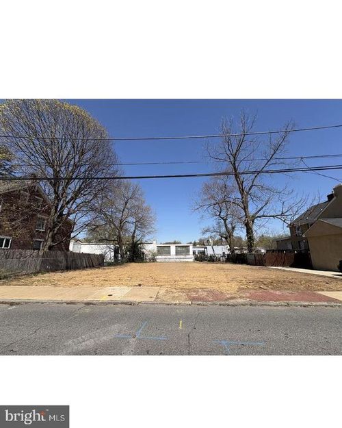 13 7th St, Upland, PA, 19015-2904 | Card Image