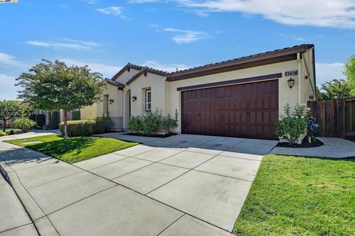 1737 Chardonnay Ln, Brentwood, CA, 94513-4257 | Card Image