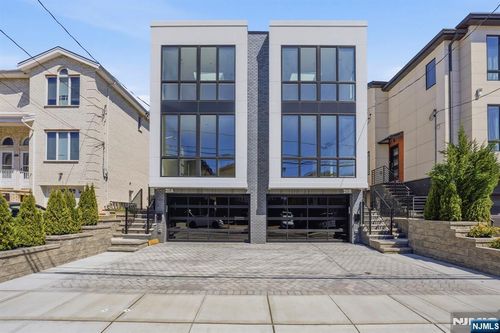 211 E Harriet Ave, Palisades Park, NJ, 07650-1910 | Card Image