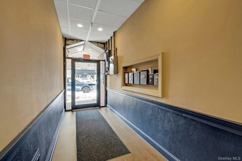 96-2094 Boston Post Rd, Larchmont, NY, 10538-3758 | Card Image