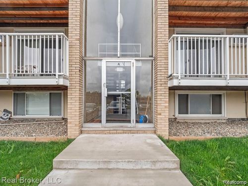 apt-a5-4905 Crooks Rd, Royal Oak, MI, 48073-1243 | Card Image