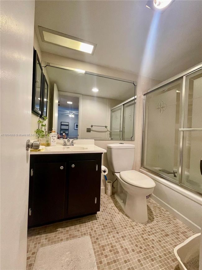APT-410 - 2312 S Cypress Bend Dr, Condo with 2 bedrooms, 2 bathrooms and null parking in Pompano Beach FL | Image 23