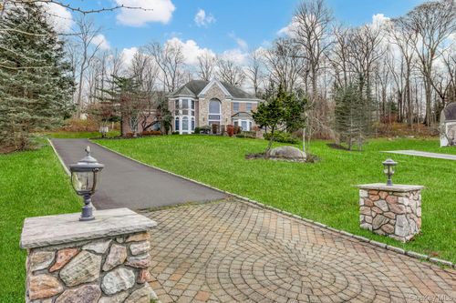 22 Golden Rd, Montebello, NY, 10901-3221 | Card Image