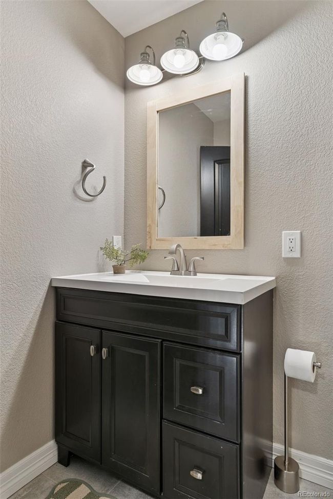 upstairs bathroom | Image 28