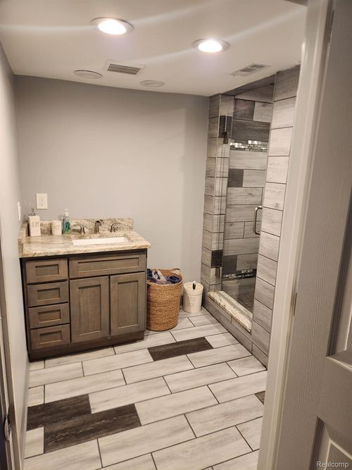 24105 Lathrup Blvd, Southfield, MI, 48075-2826 | Card Image