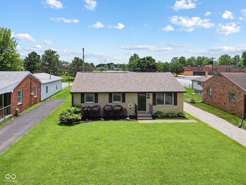 1117 Crestmoor Dr, Shelbyville, IN, 46176-2258 | Card Image