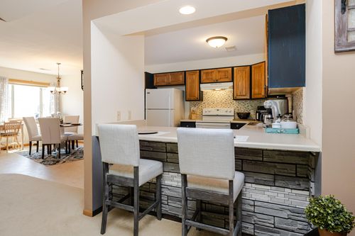 984 Spring Ct, West Bend, WI, 53095-9504 | Card Image